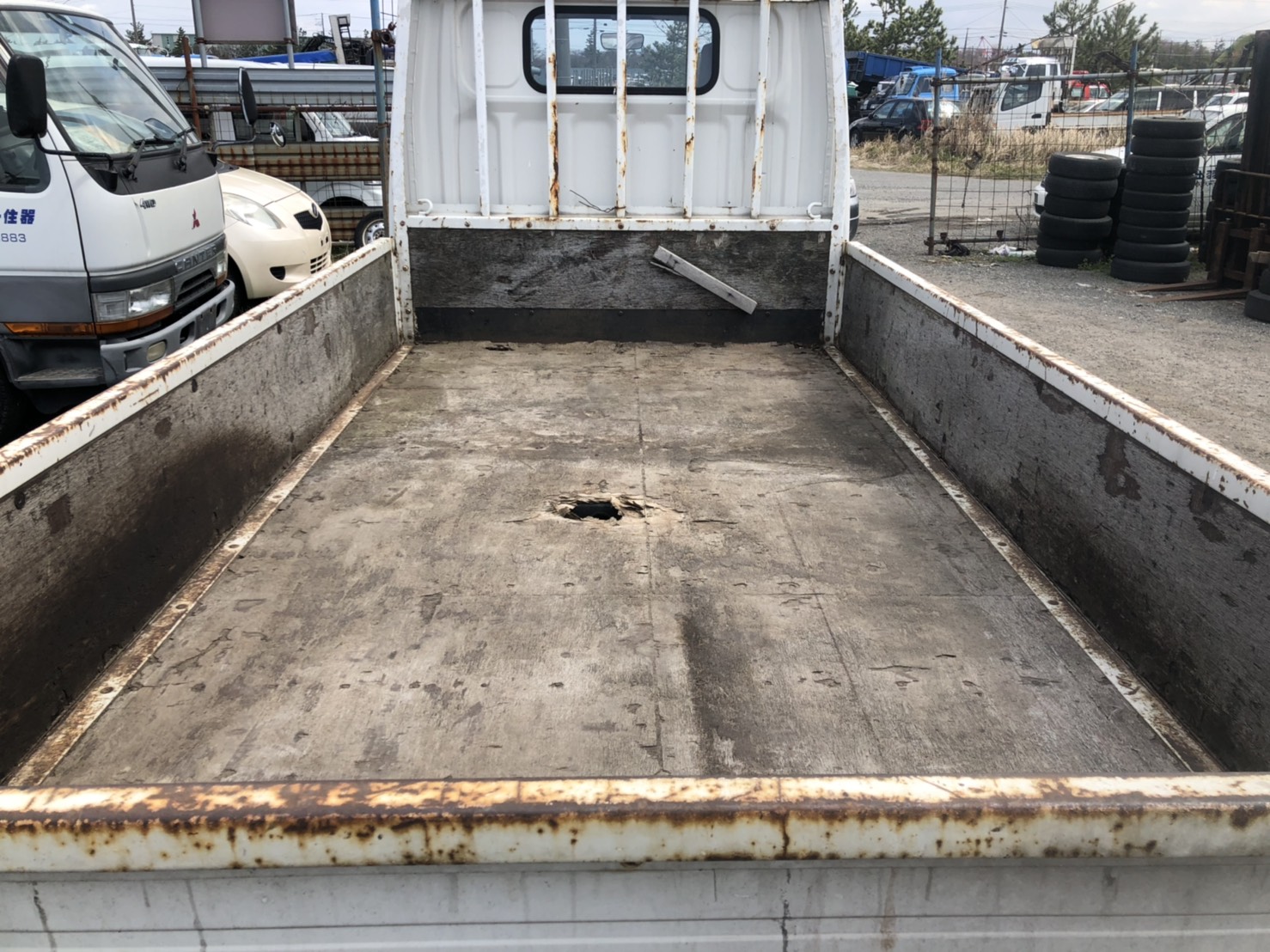 38342417 of car FE300B - 1985 Mitsubishi CANTER  - WHITE