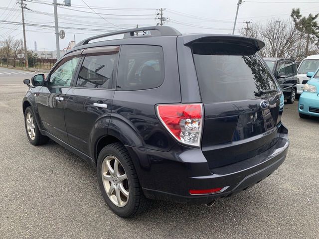 back of car SH5 - 2008 Subaru FORESTER  - BLACK