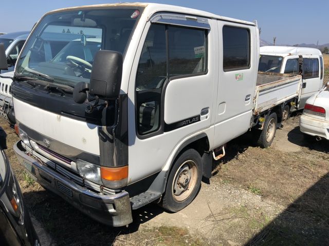 front of car P8F23 - 1996 Nissan ATLAS 4WD - WHITE