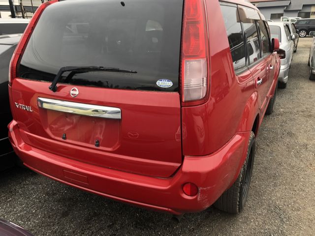 back of car NT30 - 2000 Nissan X-TRAIL  - RED