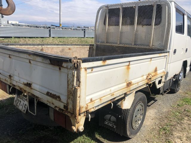 back of car NHS69E - 1996 Isuzu ELF DOUBLE CAB 4WD  - WHITE