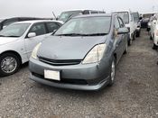 front photo of car NHW20 - 2004 Toyota PRIUS S - GRAY