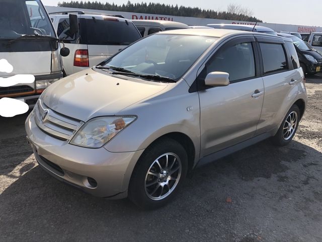 front of car NCP65 - 2002 Toyota IST  - BEIGE