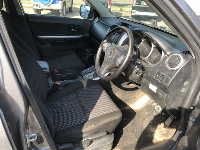 inside of car TD54W - 2007 Suzuki ESCUDO  - GREY