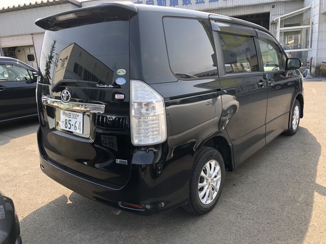 back of car ZRR75 - 2009 Toyota NOAH Si - BLACK