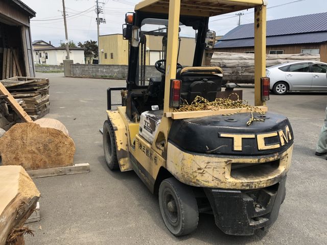 back of car FHD25Z - 1996 TCM FORKLIFT 3 LEVER  - YELLOW