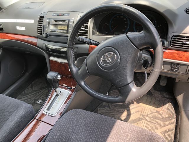 inside of car ZZT240 - 2003 Toyota PREMIO A18 G PACKAGE LTD - GREY