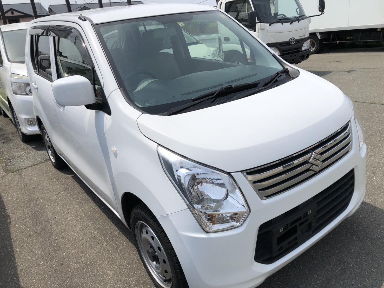 front of car MH34S - 2013 Suzuki WAGON R  - WHITE