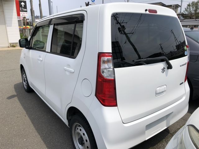 back of car MH34S - 2013 Suzuki WAGON R  - WHITE