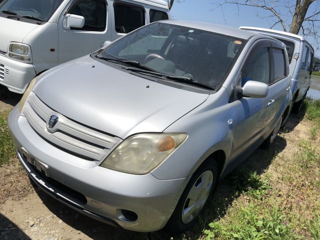 front of car NCP65 - 2003 Toyota IST 1.5F - SILVER