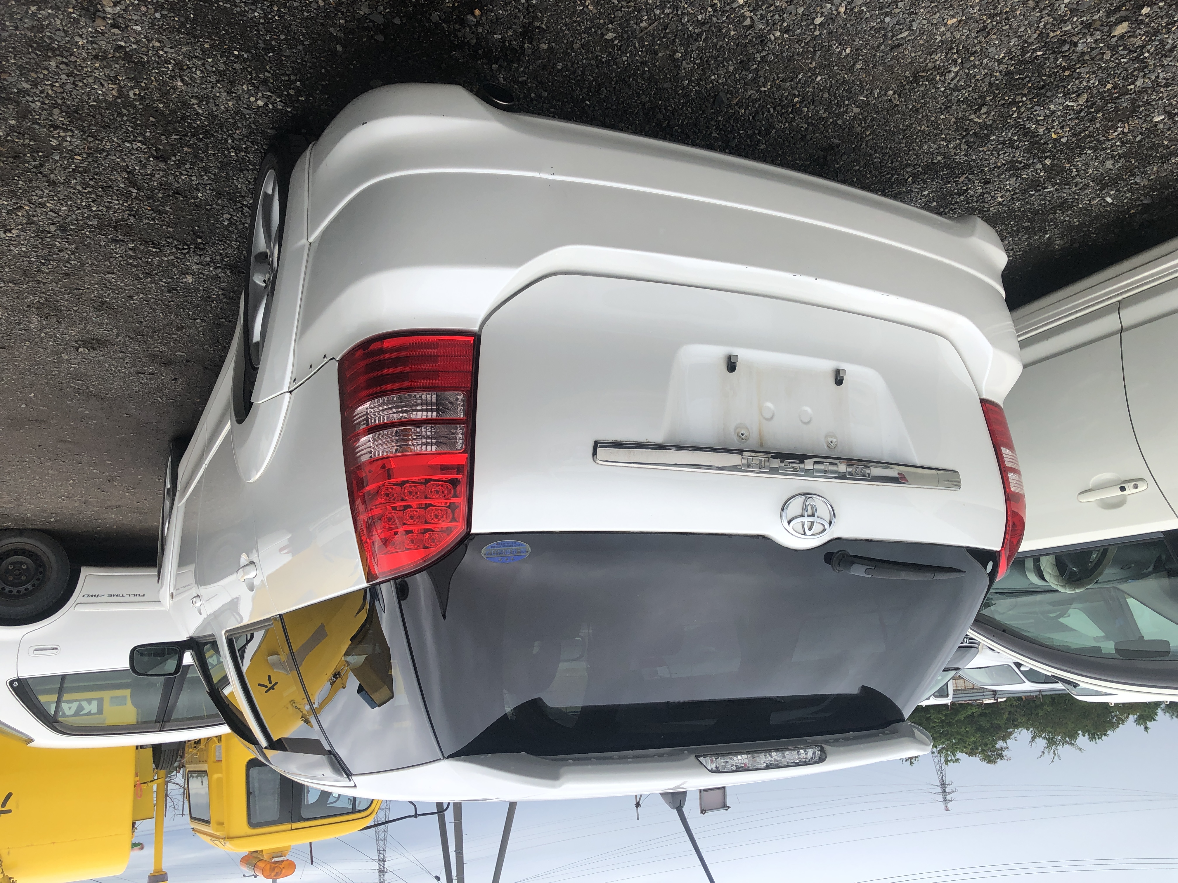 back of car ANE11 - 2003 Toyota WISH Z - PEARL WHITE