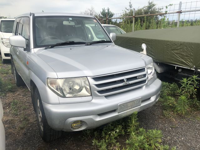 front of car H77W - 2002 Mitsubishi PAJERO IO  - SILVER