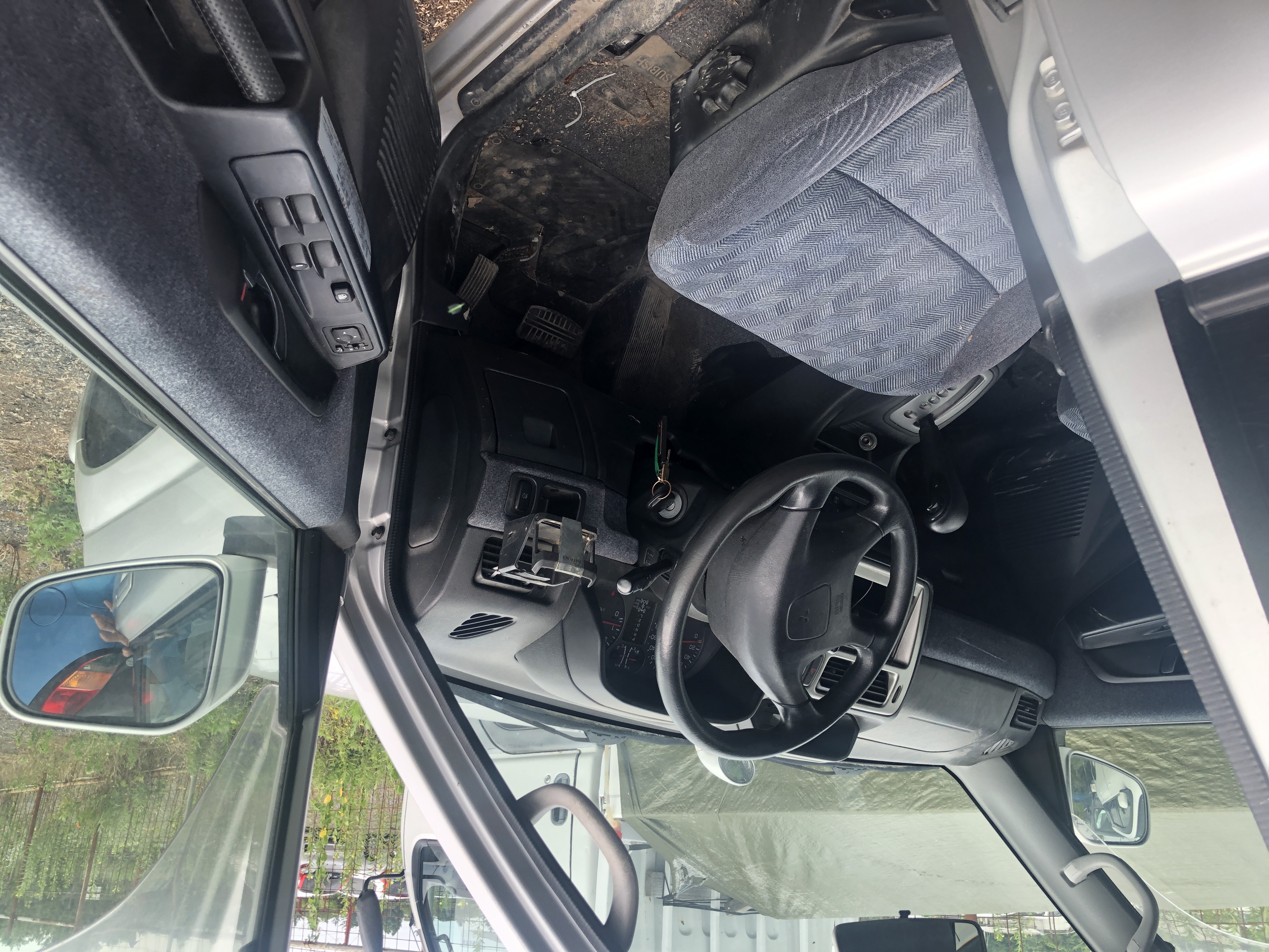 inside of car H77W - 2002 Mitsubishi PAJERO IO  - SILVER