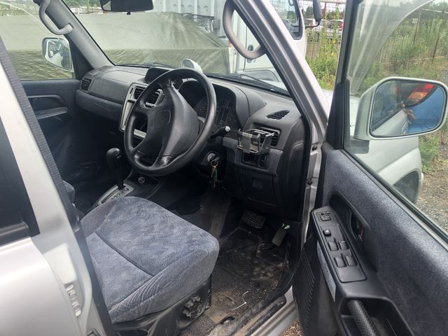 inside of car H77W - 2002 Mitsubishi PAJERO IO  - SILVER