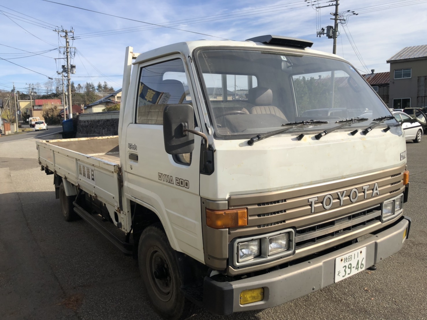 front of car BU88 - 1990 Toyota DYNA   - WHITE