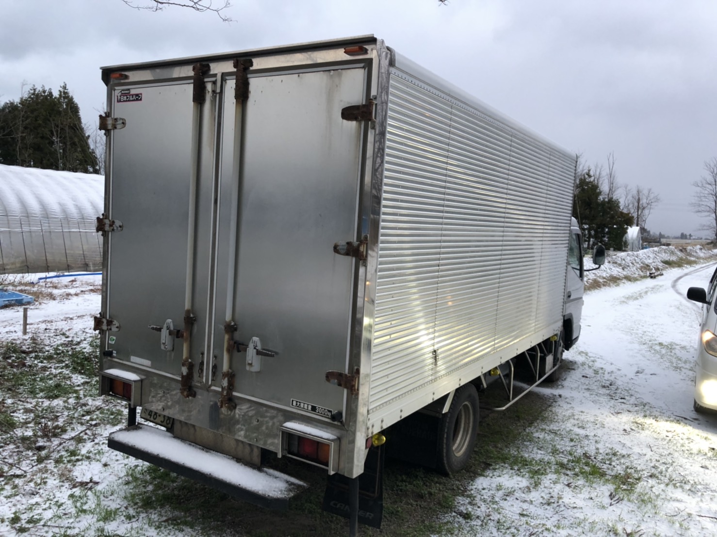 back of car FE82EEV - 2003 Mitsubishi CANTER  - SILVER