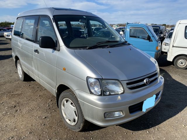 front of car SR50 - 2001 Toyota NOAH TOWNACE - SILVER