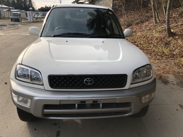 front of car SXA11G - 1998 Toyota RAV4 L-V - WHITE 2 TONE 