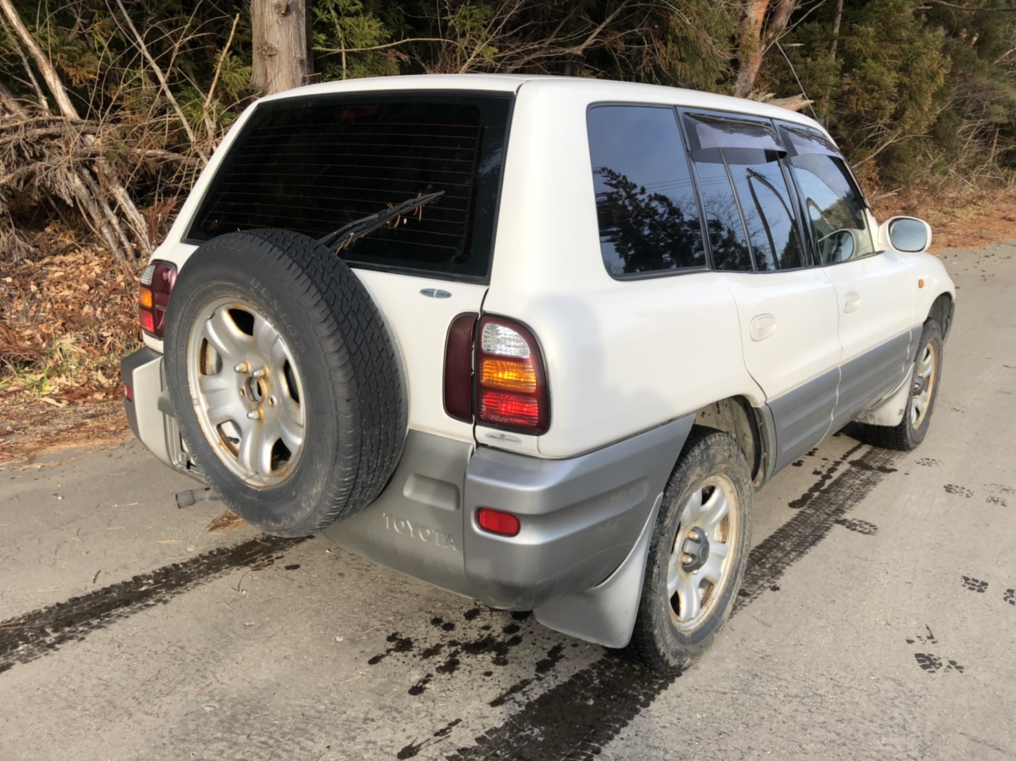 47128957 of car SXA11G - 1998 Toyota RAV4 L-V - WHITE 2 TONE 